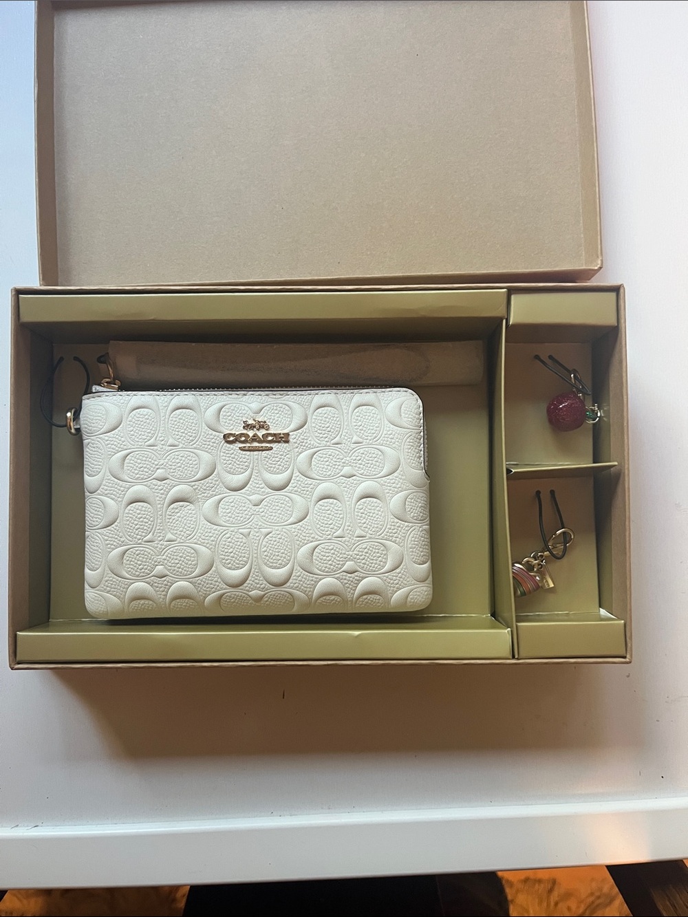 NWOT Coach Boxed Zip Wristlet Signature Leather Chalk White Charms Gift Set